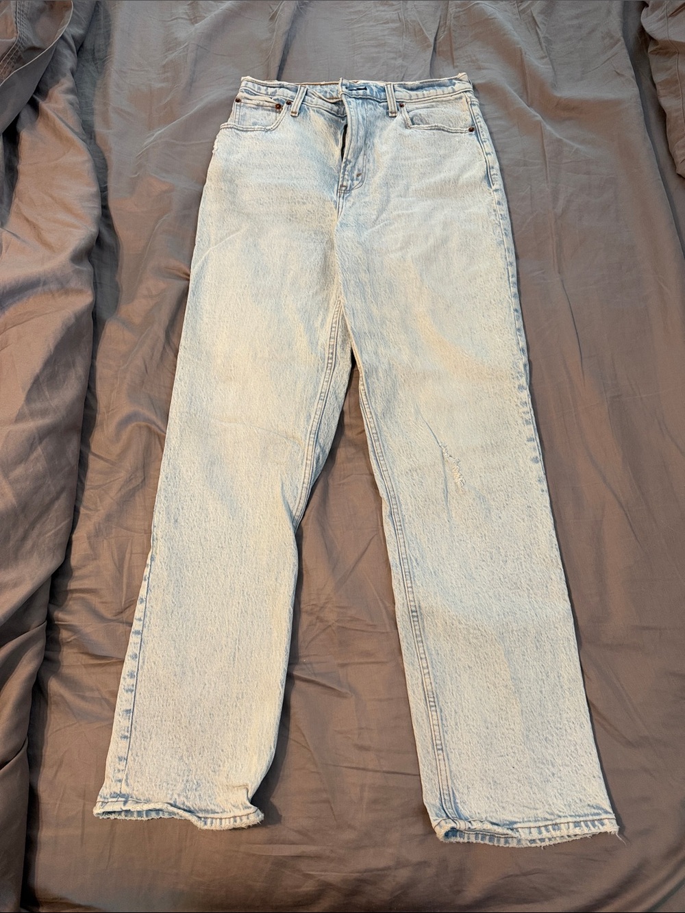 Abercrombie & Fitch The ‘90s Straight Ultra High Rise Jean